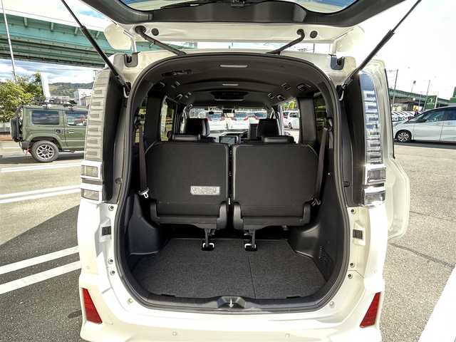 トヨタ ヴォクシー ハイブリッド ZS 煌Ⅲ 福岡県 2021(令3)年 2.5万km ホワイトパールクリスタルシャイン 純正10型メモリーナビ【フルセグTV・CD・DVD・HDMI】 バックモニター 後席モニター コーナーセンサー 両側パワスラ クルーズコントロール ドラレコ ビルトインETC2.0 シートヒーター スマートキー 純正LEDヘッドライト 純正フロアマット 純正アルミホイール プッシュスタート