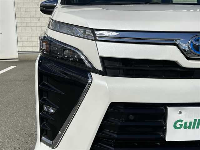 トヨタ ヴォクシー ハイブリッド ZS 煌Ⅲ 福岡県 2021(令3)年 2.5万km ホワイトパールクリスタルシャイン 純正10型メモリーナビ【フルセグTV・CD・DVD・HDMI】 バックモニター 後席モニター コーナーセンサー 両側パワスラ クルーズコントロール ドラレコ ビルトインETC2.0 シートヒーター スマートキー 純正LEDヘッドライト 純正フロアマット 純正アルミホイール プッシュスタート