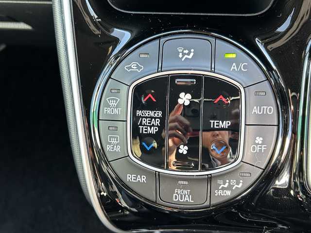 トヨタ ヴォクシー ハイブリッド ZS 煌Ⅲ 福岡県 2021(令3)年 2.5万km ホワイトパールクリスタルシャイン 純正10型メモリーナビ【フルセグTV・CD・DVD・HDMI】 バックモニター 後席モニター コーナーセンサー 両側パワスラ クルーズコントロール ドラレコ ビルトインETC2.0 シートヒーター スマートキー 純正LEDヘッドライト 純正フロアマット 純正アルミホイール プッシュスタート