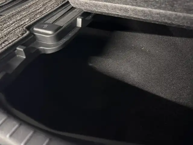 トヨタ アルファード S Cパッケージ 三重県 2018(平30)年 2.1万km ホワイトパールクリスタルシャイン ガソリン/FF/MTモード付インパネCVT/純正 10インチナビ NSZT-Z66T/（FM/AM/CD/DVD/TV/SD/SDREC/Bluetooth/USB/HDMI）/12.1インチ 後席モニター V12T-R66C/バックガイドモニター/モデリスタエアロ（F/S/R下）、スポーツマフラー、19インチAW/両側パワースライドドア/ドライブレコーダー 前方/ETC2.0/Toyota Safety Sense/・プリクラッシュセーフティ/・レーントレーシングアシスト/・クリアランスソナー/・パーキングサポートブレーキ/・アダプティブハイビームシステム/・レーダークルコン/・ロードサインアシスト/・先行車発進告知機能/など/装備/・ツインムーンルーフ*/・【DOP】電子インナーミラー/・合皮シート/・パワーシート（D/N）/・エグゼクティブパワーシート（電動リクライニング＆オットマン（N/2nd））/・パワーバックドア/・シートヒーター・ベンチレーション（D/N）/・ステアリングヒーター/・オートライト/・3眼LEDヘッドランプ/・左右・後席独立オートエアコン/・純正18AW/・保/取/ナビ取/・スマートキーx2/・社外セキュリティ付/・社外テールランプ（純正品車載）/など