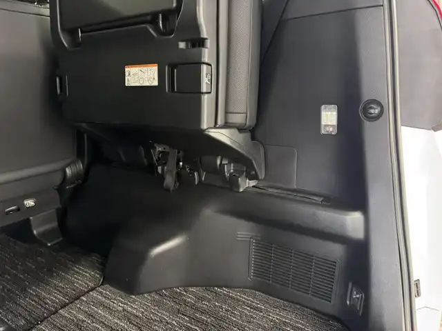 トヨタ アルファード S Cパッケージ 三重県 2018(平30)年 2.1万km ホワイトパールクリスタルシャイン ガソリン/FF/MTモード付インパネCVT/純正 10インチナビ NSZT-Z66T/（FM/AM/CD/DVD/TV/SD/SDREC/Bluetooth/USB/HDMI）/12.1インチ 後席モニター V12T-R66C/バックガイドモニター/モデリスタエアロ（F/S/R下）、スポーツマフラー、19インチAW/両側パワースライドドア/ドライブレコーダー 前方/ETC2.0/Toyota Safety Sense/・プリクラッシュセーフティ/・レーントレーシングアシスト/・クリアランスソナー/・パーキングサポートブレーキ/・アダプティブハイビームシステム/・レーダークルコン/・ロードサインアシスト/・先行車発進告知機能/など/装備/・ツインムーンルーフ*/・【DOP】電子インナーミラー/・合皮シート/・パワーシート（D/N）/・エグゼクティブパワーシート（電動リクライニング＆オットマン（N/2nd））/・パワーバックドア/・シートヒーター・ベンチレーション（D/N）/・ステアリングヒーター/・オートライト/・3眼LEDヘッドランプ/・左右・後席独立オートエアコン/・純正18AW/・保/取/ナビ取/・スマートキーx2/・社外セキュリティ付/・社外テールランプ（純正品車載）/など