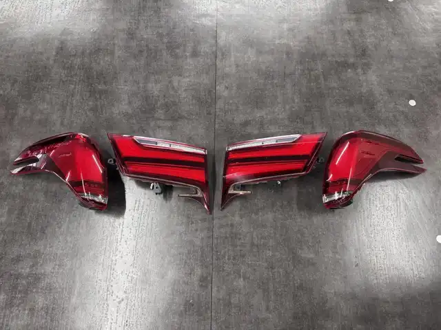 トヨタ アルファード S Cパッケージ 三重県 2018(平30)年 2.1万km ホワイトパールクリスタルシャイン ガソリン/FF/MTモード付インパネCVT/純正 10インチナビ NSZT-Z66T/（FM/AM/CD/DVD/TV/SD/SDREC/Bluetooth/USB/HDMI）/12.1インチ 後席モニター V12T-R66C/バックガイドモニター/モデリスタエアロ（F/S/R下）、スポーツマフラー、19インチAW/両側パワースライドドア/ドライブレコーダー 前方/ETC2.0/Toyota Safety Sense/・プリクラッシュセーフティ/・レーントレーシングアシスト/・クリアランスソナー/・パーキングサポートブレーキ/・アダプティブハイビームシステム/・レーダークルコン/・ロードサインアシスト/・先行車発進告知機能/など/装備/・ツインムーンルーフ*/・【DOP】電子インナーミラー/・合皮シート/・パワーシート（D/N）/・エグゼクティブパワーシート（電動リクライニング＆オットマン（N/2nd））/・パワーバックドア/・シートヒーター・ベンチレーション（D/N）/・ステアリングヒーター/・オートライト/・3眼LEDヘッドランプ/・左右・後席独立オートエアコン/・純正18AW/・保/取/ナビ取/・スマートキーx2/・社外セキュリティ付/・社外テールランプ（純正品車載）/など