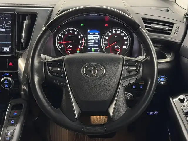 トヨタ アルファード S Cパッケージ 三重県 2018(平30)年 2.1万km ホワイトパールクリスタルシャイン ガソリン/FF/MTモード付インパネCVT/純正 10インチナビ NSZT-Z66T/（FM/AM/CD/DVD/TV/SD/SDREC/Bluetooth/USB/HDMI）/12.1インチ 後席モニター V12T-R66C/バックガイドモニター/モデリスタエアロ（F/S/R下）、スポーツマフラー、19インチAW/両側パワースライドドア/ドライブレコーダー 前方/ETC2.0/Toyota Safety Sense/・プリクラッシュセーフティ/・レーントレーシングアシスト/・クリアランスソナー/・パーキングサポートブレーキ/・アダプティブハイビームシステム/・レーダークルコン/・ロードサインアシスト/・先行車発進告知機能/など/装備/・ツインムーンルーフ*/・【DOP】電子インナーミラー/・合皮シート/・パワーシート（D/N）/・エグゼクティブパワーシート（電動リクライニング＆オットマン（N/2nd））/・パワーバックドア/・シートヒーター・ベンチレーション（D/N）/・ステアリングヒーター/・オートライト/・3眼LEDヘッドランプ/・左右・後席独立オートエアコン/・純正18AW/・保/取/ナビ取/・スマートキーx2/・社外セキュリティ付/・社外テールランプ（純正品車載）/など