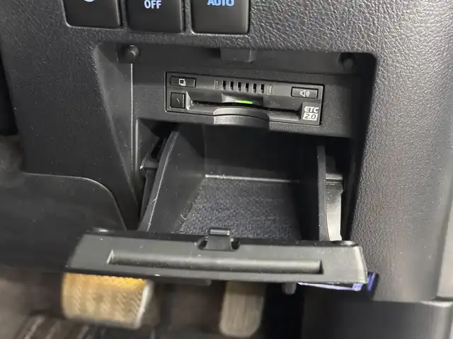 トヨタ アルファード S Cパッケージ 三重県 2018(平30)年 2.1万km ホワイトパールクリスタルシャイン ガソリン/FF/MTモード付インパネCVT/純正 10インチナビ NSZT-Z66T/（FM/AM/CD/DVD/TV/SD/SDREC/Bluetooth/USB/HDMI）/12.1インチ 後席モニター V12T-R66C/バックガイドモニター/モデリスタエアロ（F/S/R下）、スポーツマフラー、19インチAW/両側パワースライドドア/ドライブレコーダー 前方/ETC2.0/Toyota Safety Sense/・プリクラッシュセーフティ/・レーントレーシングアシスト/・クリアランスソナー/・パーキングサポートブレーキ/・アダプティブハイビームシステム/・レーダークルコン/・ロードサインアシスト/・先行車発進告知機能/など/装備/・ツインムーンルーフ*/・【DOP】電子インナーミラー/・合皮シート/・パワーシート（D/N）/・エグゼクティブパワーシート（電動リクライニング＆オットマン（N/2nd））/・パワーバックドア/・シートヒーター・ベンチレーション（D/N）/・ステアリングヒーター/・オートライト/・3眼LEDヘッドランプ/・左右・後席独立オートエアコン/・純正18AW/・保/取/ナビ取/・スマートキーx2/・社外セキュリティ付/・社外テールランプ（純正品車載）/など