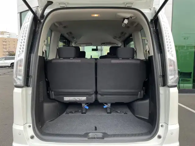 日産 セレナ ハイウェイスター S HV Vセレ 東京都 2013(平25)年 7.8万km パール 純正ナビ/・Bluetooth接続/・フルセグTV/全方位カメラ/バックカメラ/１００Vコンセント/USB入力端子/クルーズコントロール/ビルトインETC/両側パワースライドドア/アイドリングストップ/サンシェード/テレビキャンセラー/純正16インチアルミ/純正フロアマット/電動格納ミラー/スマートキー