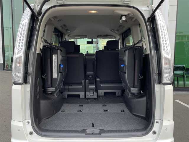日産 セレナ ハイウェイスター S HV Vセレ 東京都 2013(平25)年 7.8万km パール 純正ナビ/・Bluetooth接続/・フルセグTV/全方位カメラ/バックカメラ/１００Vコンセント/USB入力端子/クルーズコントロール/ビルトインETC/両側パワースライドドア/アイドリングストップ/サンシェード/テレビキャンセラー/純正16インチアルミ/純正フロアマット/電動格納ミラー/スマートキー