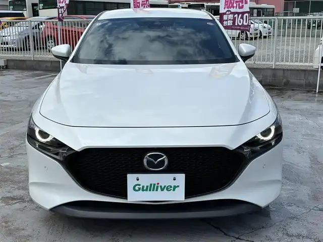 マツダ マツダ３ファストバック 20S Lパッケージ 京都府 2019(令1)年 2.8万km スノーフレイクホワイトパールマイカ ワンオーナー /360°セーフティパッケージ/マツダコネクトナビ/　CD DVD USB HDMI フルセグTV/黒革シート/運転席PWシート/前席シートヒーター/ステアリングヒーター/前後ドラレコ/レーダークルーズ コントロール/BSM /レーンキープアシスト/ヘッドアップディスプレー/パドルシフト/LEDヘッドライト/オートライト/スマートキー×2/新車保証書/取扱説明書