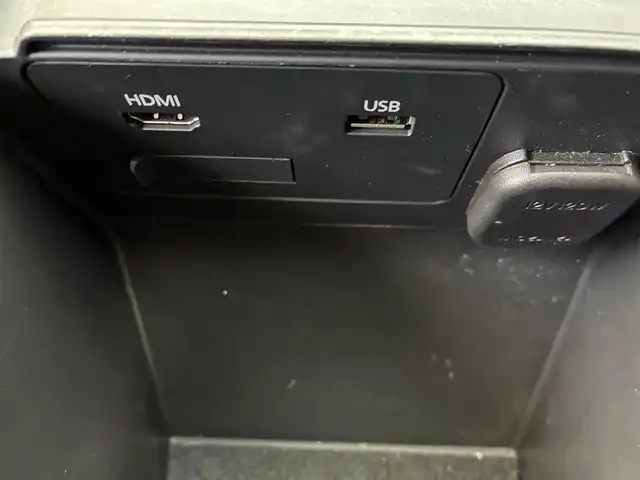 マツダ マツダ３ファストバック 20S Lパッケージ 京都府 2019(令1)年 2.8万km スノーフレイクホワイトパールマイカ ワンオーナー /360°セーフティパッケージ/マツダコネクトナビ/　CD DVD USB HDMI フルセグTV/黒革シート/運転席PWシート/前席シートヒーター/ステアリングヒーター/前後ドラレコ/レーダークルーズ コントロール/BSM /レーンキープアシスト/ヘッドアップディスプレー/パドルシフト/LEDヘッドライト/オートライト/スマートキー×2/新車保証書/取扱説明書