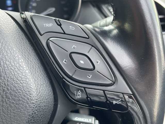 トヨタ Ｃ－ＨＲ G 岐阜県 2018(平30)年 11.4万km ホワイトパールクリスタルシャイン 禁煙車/純正SDナビ/フルセグTV/Bluetooth/ブラインドスポットモニター/クルーズコントロール/ABS/前後コーナーセンサー/レーンキープアシスト/盗難防止装置/Wサイドエアバック/カーテンエアバック/LEDヘッドライト/オートハイビーム/モデリスタエアロ/ビルトインETC/純正アルミホイール/パワーステアリング/パワーウィンドウ/ステアリングスイッチ/ドライブレコーダー/スマートキー/Pスタート/社外AW積み込み