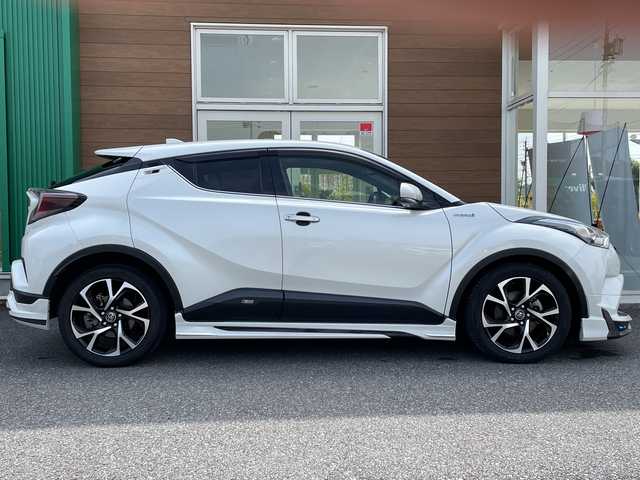 トヨタ Ｃ－ＨＲ G 岐阜県 2018(平30)年 11.4万km ホワイトパールクリスタルシャイン 禁煙車/純正SDナビ/フルセグTV/Bluetooth/ブラインドスポットモニター/クルーズコントロール/ABS/前後コーナーセンサー/レーンキープアシスト/盗難防止装置/Wサイドエアバック/カーテンエアバック/LEDヘッドライト/オートハイビーム/モデリスタエアロ/ビルトインETC/純正アルミホイール/パワーステアリング/パワーウィンドウ/ステアリングスイッチ/ドライブレコーダー/スマートキー/Pスタート/社外AW積み込み
