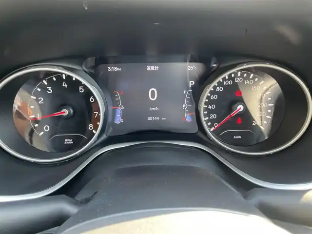クライスラー・ジープ ジープ コンパス ロンジチュード 滋賀県 2018(平30)年 6.1万km 黒 ワンオーナー/車検9年2月まで/クルーズコントロール/ブラックルーフレール/純正ナビ/Bluetooth、フルセグテレビ/ETC2.0/社外デジタルインナーミラー/電子パーキング/革巻きステアリング/純正17インチアルミホイール/取扱説明書/保証書/
