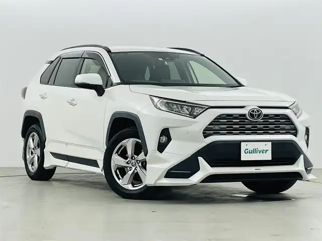 トヨタ ＲＡＶ４ G 福島県 2019(令1)年 6.4万km ホワイトパールクリスタルシャイン 4WD/トヨタセーフティセンス/・プリクラッシュセーフティ/・レーンキープアシスト/・オートマチックハイビーム/・ロードサインアシスト/・レーダークルーズコントロール/・先行車発進告知機能/・ブラインドスポットモニター/・リヤクロストラフィックアラート/・クリアランスソナー/・パーキングサポートブレーキ/ＴＲＤエアロ（フロント／サイド／リア）/純正メモリナビ/・型番：NSZT-Y68T/・CD/DVD/USB/HDMI/Bluetooth/・バックカメラ/・ビルトインＥＴＣ/・純正ドライブレコーダー/・デジタルインナーミラー/パワーバックドア/オートライト/・LEDヘッドライト/・フォグランプ/レザーシート/・全席シートヒーター/・Ｄ席メモリー付パワーシート/純正18インチAW/革巻きステアリング/・ステアリングヒーター/・ステアリングスイッチ/電子パーキングブレーキ/・オートブレーキホールド/ルーフレール