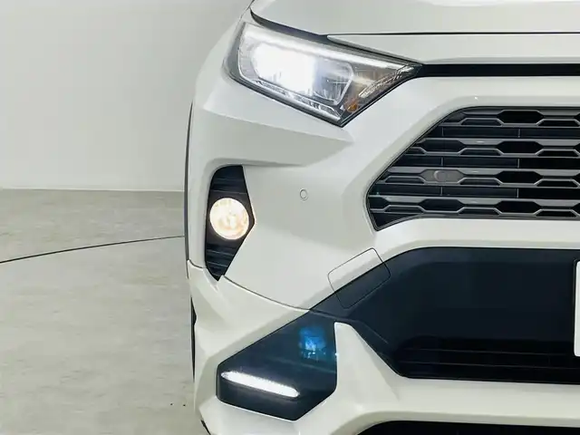 トヨタ ＲＡＶ４ G 福島県 2019(令1)年 6.4万km ホワイトパールクリスタルシャイン 4WD/トヨタセーフティセンス/・プリクラッシュセーフティ/・レーンキープアシスト/・オートマチックハイビーム/・ロードサインアシスト/・レーダークルーズコントロール/・先行車発進告知機能/・ブラインドスポットモニター/・リヤクロストラフィックアラート/・クリアランスソナー/・パーキングサポートブレーキ/ＴＲＤエアロ（フロント／サイド／リア）/純正メモリナビ/・型番：NSZT-Y68T/・CD/DVD/USB/HDMI/Bluetooth/・バックカメラ/・ビルトインＥＴＣ/・純正ドライブレコーダー/・デジタルインナーミラー/パワーバックドア/オートライト/・LEDヘッドライト/・フォグランプ/レザーシート/・全席シートヒーター/・Ｄ席メモリー付パワーシート/純正18インチAW/革巻きステアリング/・ステアリングヒーター/・ステアリングスイッチ/電子パーキングブレーキ/・オートブレーキホールド/ルーフレール