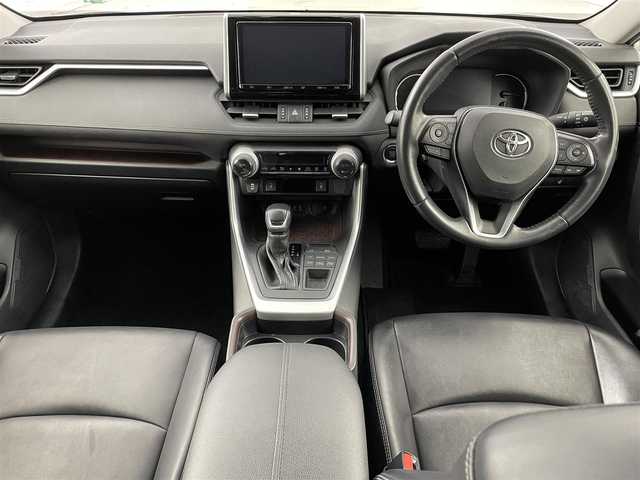 トヨタ ＲＡＶ４ G 道東・釧路十勝 2019(令1)年 6.4万km ホワイトパールクリスタルシャイン 4WD/トヨタセーフティセンス/・プリクラッシュセーフティ/・レーンキープアシスト/・オートマチックハイビーム/・ロードサインアシスト/・レーダークルーズコントロール/・先行車発進告知機能/・ブラインドスポットモニター/・リヤクロストラフィックアラート/・クリアランスソナー/・パーキングサポートブレーキ/ＴＲＤエアロ（フロント／サイド／リア）/純正メモリナビ/・型番：NSZT-Y68T/・CD/DVD/USB/HDMI/Bluetooth/・バックカメラ/・ビルトインＥＴＣ/・純正ドライブレコーダー/・デジタルインナーミラー/パワーバックドア/オートライト/・LEDヘッドライト/・フォグランプ/レザーシート/・全席シートヒーター/・Ｄ席メモリー付パワーシート/純正18インチAW/革巻きステアリング/・ステアリングヒーター/・ステアリングスイッチ/電子パーキングブレーキ/・オートブレーキホールド/ルーフレール