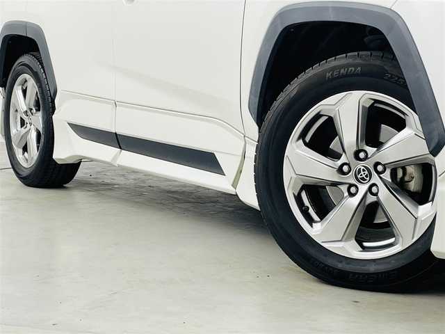 トヨタ ＲＡＶ４ G 道東・釧路十勝 2019(令1)年 6.4万km ホワイトパールクリスタルシャイン 4WD/トヨタセーフティセンス/・プリクラッシュセーフティ/・レーンキープアシスト/・オートマチックハイビーム/・ロードサインアシスト/・レーダークルーズコントロール/・先行車発進告知機能/・ブラインドスポットモニター/・リヤクロストラフィックアラート/・クリアランスソナー/・パーキングサポートブレーキ/ＴＲＤエアロ（フロント／サイド／リア）/純正メモリナビ/・型番：NSZT-Y68T/・CD/DVD/USB/HDMI/Bluetooth/・バックカメラ/・ビルトインＥＴＣ/・純正ドライブレコーダー/・デジタルインナーミラー/パワーバックドア/オートライト/・LEDヘッドライト/・フォグランプ/レザーシート/・全席シートヒーター/・Ｄ席メモリー付パワーシート/純正18インチAW/革巻きステアリング/・ステアリングヒーター/・ステアリングスイッチ/電子パーキングブレーキ/・オートブレーキホールド/ルーフレール