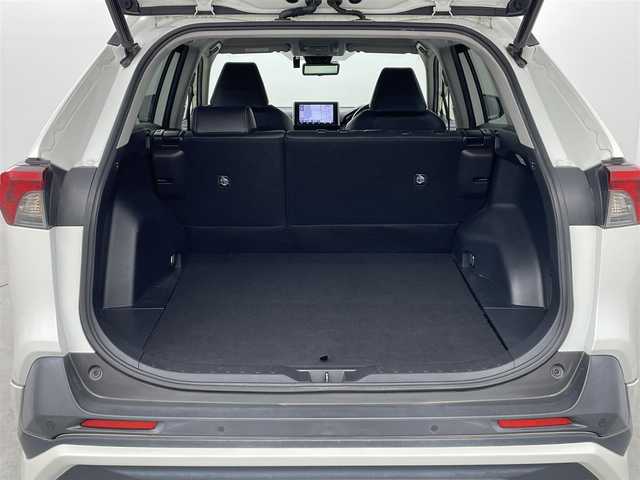 トヨタ ＲＡＶ４ G 道東・釧路十勝 2019(令1)年 6.4万km ホワイトパールクリスタルシャイン 4WD/トヨタセーフティセンス/・プリクラッシュセーフティ/・レーンキープアシスト/・オートマチックハイビーム/・ロードサインアシスト/・レーダークルーズコントロール/・先行車発進告知機能/・ブラインドスポットモニター/・リヤクロストラフィックアラート/・クリアランスソナー/・パーキングサポートブレーキ/ＴＲＤエアロ（フロント／サイド／リア）/純正メモリナビ/・型番：NSZT-Y68T/・CD/DVD/USB/HDMI/Bluetooth/・バックカメラ/・ビルトインＥＴＣ/・純正ドライブレコーダー/・デジタルインナーミラー/パワーバックドア/オートライト/・LEDヘッドライト/・フォグランプ/レザーシート/・全席シートヒーター/・Ｄ席メモリー付パワーシート/純正18インチAW/革巻きステアリング/・ステアリングヒーター/・ステアリングスイッチ/電子パーキングブレーキ/・オートブレーキホールド/ルーフレール