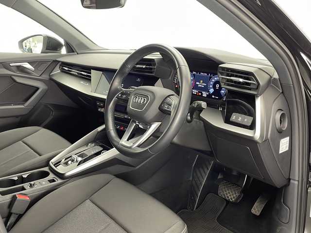アウディ Ａ３ SB 30TFSI 宮崎県 2021(令3)年 2.7万km ミトスブラックメタリック 純正ナビ/ワンセグテレビ/ＡＭ・ＦＭ/バックカメラ　/Ｄ／Ｎ席シートヒーター/電子パーキングブレーキ/クルーズコントロール/コーナーセンサー　/パーキングアシスト/オートライト　/パドルシフト/ＥＴＣ2.0/プッシュスタート/ウィンカーミラー