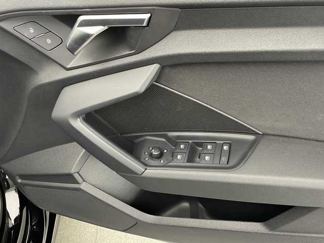 アウディ Ａ３ SB 30TFSI 宮崎県 2021(令3)年 2.7万km ミトスブラックメタリック 純正ナビ/ワンセグテレビ/ＡＭ・ＦＭ/バックカメラ　/Ｄ／Ｎ席シートヒーター/電子パーキングブレーキ/クルーズコントロール/コーナーセンサー　/パーキングアシスト/オートライト　/パドルシフト/ＥＴＣ2.0/プッシュスタート/ウィンカーミラー