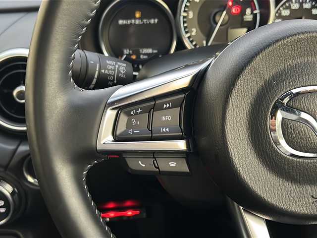 マツダ ロードスター ネイビー トップ 福岡県 2022(令4)年 1.2万km スノーフレイクホワイトパールマイカ 純正メーカーナビ7インチ/(FM/AM/CD/DVD/BT/フルTV/AppleCarPlay)/ワンオーナー/6MT/特別仕様車/ディーラーメンテ記録あり/ドライブレコーダー(CS-360FH)/レーンアシスト/スマートシティブレーキサポート/ブラインドスポットモニター/標識認識/リアコーナーセンサー/ウインドディフレクター/D席＋N席シートヒーター/LEDヘッドライト/オートワイパー/ETC/レザーシート/純正フロアマット