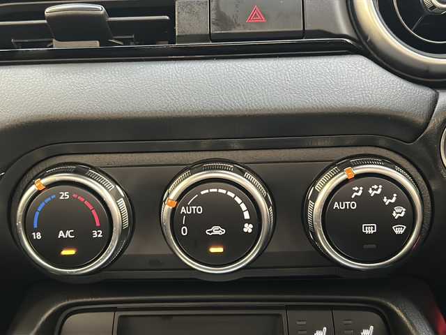マツダ ロードスター ネイビー トップ 福岡県 2022(令4)年 1.2万km スノーフレイクホワイトパールマイカ 純正メーカーナビ7インチ/(FM/AM/CD/DVD/BT/フルTV/AppleCarPlay)/ワンオーナー/6MT/特別仕様車/ディーラーメンテ記録あり/ドライブレコーダー(CS-360FH)/レーンアシスト/スマートシティブレーキサポート/ブラインドスポットモニター/標識認識/リアコーナーセンサー/ウインドディフレクター/D席＋N席シートヒーター/LEDヘッドライト/オートワイパー/ETC/レザーシート/純正フロアマット