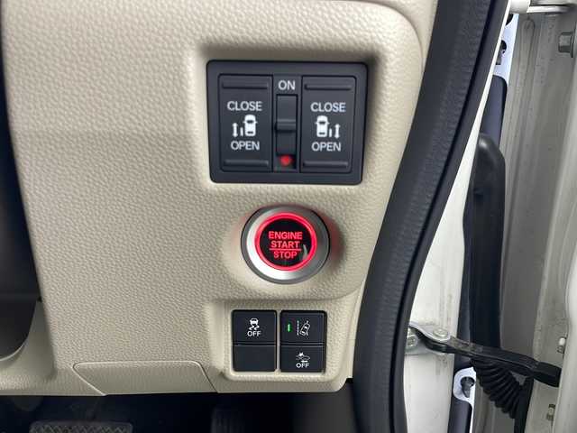 ホンダ Ｎ ＢＯＸ G EX ターボ ホンダセンシング 秋田県 2019(令1)年 3.7万km プラチナホワイトパール ４WD/社外SDナビ(Bluetooth/CD/DVD/フルセグ)/バックフロントカメラ/ビルトインETC/クルーズコントロール/車線逸脱警報/両側パワースライドドア/アイドリングストップ/社外フロアマット/純正AW/前席シートヒーター/衝突被害軽減システム/リアデアイサー/純正スチールホイール/チップアップシート/LEDヘッドライト/スマートキー