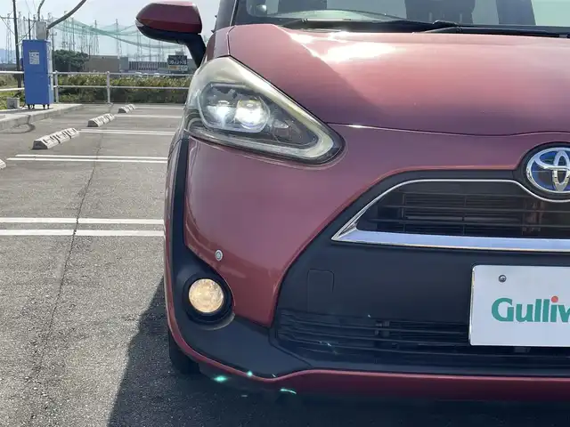トヨタ シエンタ ハイブリッド G 佐賀県 2017(平29)年 5.8万km レッドマイカM ワンオーナー/純正SDナビゲーション/・フルセグTV/CD/DVD/SD/Bluetooth/バックカメラ/前方ドライブレコーダー/ビルトインETC/両側パワースライドドア/DN席シートヒーター/ISOFIX対応/革巻きステアリング/ステアリングリモコン/純正LEDヘッドライト/・オートマチックハイビーム/純正フォグランプ/純正フロアマット/純正ドアバイザ―/新車保証書/取扱説明書/スペアキー１本/トヨタセーフティセンスC/プリクラッシュセーフティ/レーンディパーチャーアラート/先行車発進お知らせ機能/クリアランスソナー