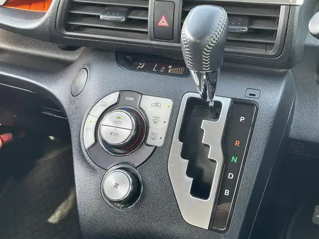 トヨタ シエンタ ハイブリッド G 佐賀県 2017(平29)年 5.8万km レッドマイカM ワンオーナー/純正SDナビゲーション/・フルセグTV/CD/DVD/SD/Bluetooth/バックカメラ/前方ドライブレコーダー/ビルトインETC/両側パワースライドドア/DN席シートヒーター/ISOFIX対応/革巻きステアリング/ステアリングリモコン/純正LEDヘッドライト/・オートマチックハイビーム/純正フォグランプ/純正フロアマット/純正ドアバイザ―/新車保証書/取扱説明書/スペアキー１本/トヨタセーフティセンスC/プリクラッシュセーフティ/レーンディパーチャーアラート/先行車発進お知らせ機能/クリアランスソナー