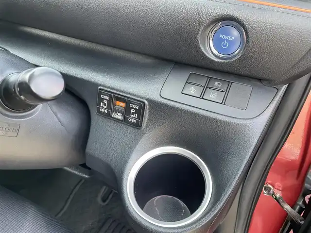 トヨタ シエンタ ハイブリッド G 佐賀県 2017(平29)年 5.8万km レッドマイカM ワンオーナー/純正SDナビゲーション/・フルセグTV/CD/DVD/SD/Bluetooth/バックカメラ/前方ドライブレコーダー/ビルトインETC/両側パワースライドドア/DN席シートヒーター/ISOFIX対応/革巻きステアリング/ステアリングリモコン/純正LEDヘッドライト/・オートマチックハイビーム/純正フォグランプ/純正フロアマット/純正ドアバイザ―/新車保証書/取扱説明書/スペアキー１本/トヨタセーフティセンスC/プリクラッシュセーフティ/レーンディパーチャーアラート/先行車発進お知らせ機能/クリアランスソナー