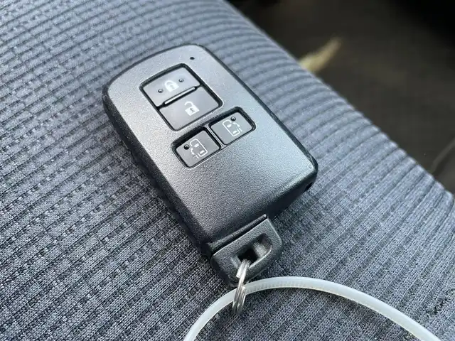 トヨタ シエンタ ハイブリッド G 佐賀県 2017(平29)年 5.8万km レッドマイカM ワンオーナー/純正SDナビゲーション/・フルセグTV/CD/DVD/SD/Bluetooth/バックカメラ/前方ドライブレコーダー/ビルトインETC/両側パワースライドドア/DN席シートヒーター/ISOFIX対応/革巻きステアリング/ステアリングリモコン/純正LEDヘッドライト/・オートマチックハイビーム/純正フォグランプ/純正フロアマット/純正ドアバイザ―/新車保証書/取扱説明書/スペアキー１本/トヨタセーフティセンスC/プリクラッシュセーフティ/レーンディパーチャーアラート/先行車発進お知らせ機能/クリアランスソナー