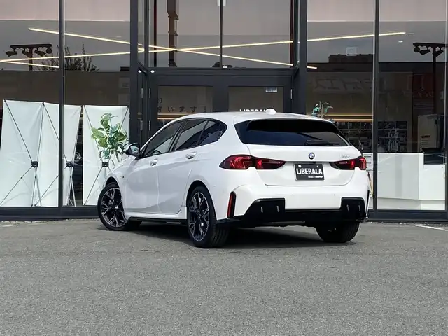 ＢＭＷ ＢＭＷ １２０ｄ Mスポーツ 福岡県 2025(令7)年 0.5万km アルピンホワイトⅢ ・1オーナー/・アクティブクルーズコントロール/・純正ナビ/BT/USB/carplay/・全方位カメラ/・ハーフレザーシート/シートヒーター/・ドライブレコーダー/・ミラー型ETC/・純正18AW/・LEDライト/・BLIS/・ヘッドアップディスプレイ/・ワイヤレス充電