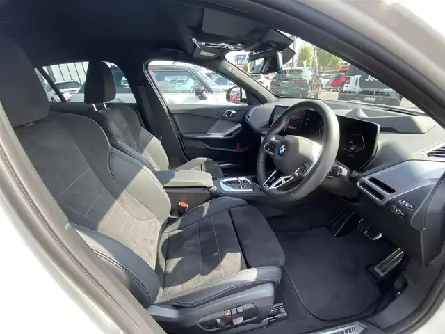 ＢＭＷ ＢＭＷ １２０ｄ Mスポーツ 福岡県 2025(令7)年 0.5万km アルピンホワイトⅢ ・1オーナー/・アクティブクルーズコントロール/・純正ナビ/BT/USB/carplay/・全方位カメラ/・ハーフレザーシート/シートヒーター/・ドライブレコーダー/・ミラー型ETC/・純正18AW/・LEDライト/・BLIS/・ヘッドアップディスプレイ/・ワイヤレス充電