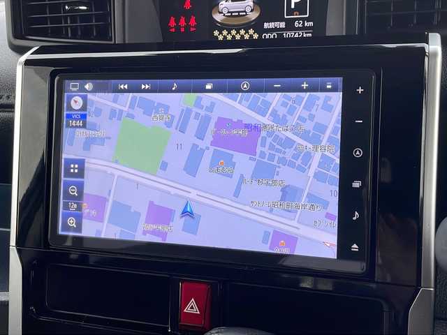 トヨタ ルーミー 山口県 2024(令6)年 1.1万km ブラックマイカメタリック 純正9インチナビ【NMZN-Y73D】/・フルセグテレビ/・Bluetooth/・CD／DVD/・AM/FM/・HDMI/・USB／iPod/・SD/・MEMORY MUSIC/・レコーダーリンク/両側パワースライドドア/ETC2.0/前後ドライブレコーダー/プッシュスタート/スマートキー（スペアキー有）/電動パーキングブレーキ/シートヒーター（運転席＋助手席）/革調シートカバー/スマートアシスト/・衝突回避支援ブレーキ機能/・衝突警報機能/・車線逸脱警報機能/・路側逸脱警報/・ふらつき警報/・ブレーキ制御付き誤発進抑制機能/・先行車発進お知らせ機能/・ADB/・サイドビューランプ/・コーナーセンサー/・標識認識機能/・全車速追従機能付ACC