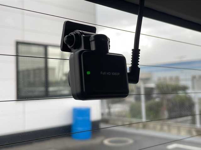 トヨタ ルーミー 山口県 2024(令6)年 1.1万km ブラックマイカメタリック 純正9インチナビ【NMZN-Y73D】/・フルセグテレビ/・Bluetooth/・CD／DVD/・AM/FM/・HDMI/・USB／iPod/・SD/・MEMORY MUSIC/・レコーダーリンク/両側パワースライドドア/ETC2.0/前後ドライブレコーダー/プッシュスタート/スマートキー（スペアキー有）/電動パーキングブレーキ/シートヒーター（運転席＋助手席）/革調シートカバー/スマートアシスト/・衝突回避支援ブレーキ機能/・衝突警報機能/・車線逸脱警報機能/・路側逸脱警報/・ふらつき警報/・ブレーキ制御付き誤発進抑制機能/・先行車発進お知らせ機能/・ADB/・サイドビューランプ/・コーナーセンサー/・標識認識機能/・全車速追従機能付ACC