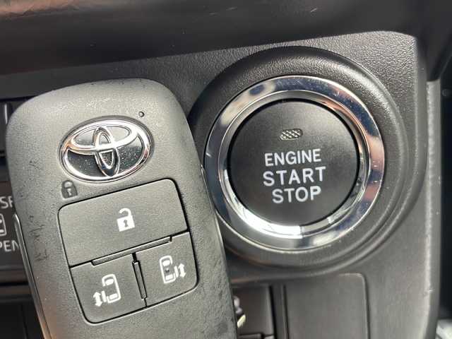 トヨタ ルーミー 山口県 2024(令6)年 1.1万km ブラックマイカメタリック 純正9インチナビ【NMZN-Y73D】/・フルセグテレビ/・Bluetooth/・CD／DVD/・AM/FM/・HDMI/・USB／iPod/・SD/・MEMORY MUSIC/・レコーダーリンク/両側パワースライドドア/ETC2.0/前後ドライブレコーダー/プッシュスタート/スマートキー（スペアキー有）/電動パーキングブレーキ/シートヒーター（運転席＋助手席）/革調シートカバー/スマートアシスト/・衝突回避支援ブレーキ機能/・衝突警報機能/・車線逸脱警報機能/・路側逸脱警報/・ふらつき警報/・ブレーキ制御付き誤発進抑制機能/・先行車発進お知らせ機能/・ADB/・サイドビューランプ/・コーナーセンサー/・標識認識機能/・全車速追従機能付ACC