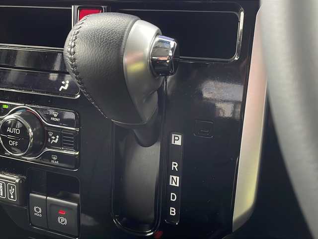 トヨタ ルーミー 山口県 2024(令6)年 1.1万km ブラックマイカメタリック 純正9インチナビ【NMZN-Y73D】/・フルセグテレビ/・Bluetooth/・CD／DVD/・AM/FM/・HDMI/・USB／iPod/・SD/・MEMORY MUSIC/・レコーダーリンク/両側パワースライドドア/ETC2.0/前後ドライブレコーダー/プッシュスタート/スマートキー（スペアキー有）/電動パーキングブレーキ/シートヒーター（運転席＋助手席）/革調シートカバー/スマートアシスト/・衝突回避支援ブレーキ機能/・衝突警報機能/・車線逸脱警報機能/・路側逸脱警報/・ふらつき警報/・ブレーキ制御付き誤発進抑制機能/・先行車発進お知らせ機能/・ADB/・サイドビューランプ/・コーナーセンサー/・標識認識機能/・全車速追従機能付ACC