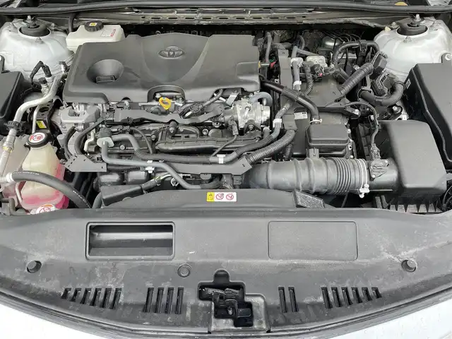 トヨタ カムリ G レザーパッケージ 滋賀県 2021(令3)年 7.4万km プラチナホワイトパールマイカ ワンオーナー/純正8インチナビ/(AM/FM/BT/USB/フルセグTV)/白革シート/シートヒーター/パワーシート/コーナーセンサー/ブラインドスポットモニター/ビルトインETC/ドライブレコーダー/バックカメラ/トヨタセーフティセンス/・プリクラッシュセーフティ/・レーントレーシングアシスト/・オートマチックハイビーム/・レーダークルーズコントロール/電動サンシェード/電動サイドブレーキ/オートホールド/オートライト/革巻きステアリング/ステアリングスイッチ/横滑り防止装置/積込スタッドレスタイヤ/プッシュスタート/電格ウインカーミラー