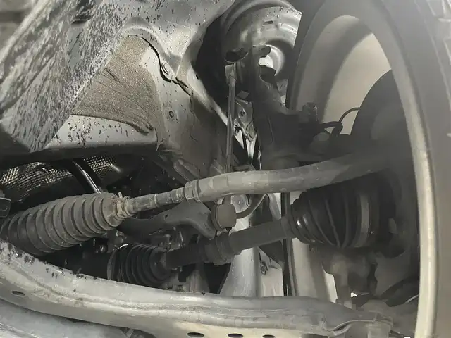 トヨタ カムリ G レザーパッケージ 滋賀県 2021(令3)年 7.4万km プラチナホワイトパールマイカ ワンオーナー/純正8インチナビ/(AM/FM/BT/USB/フルセグTV)/白革シート/シートヒーター/パワーシート/コーナーセンサー/ブラインドスポットモニター/ビルトインETC/ドライブレコーダー/バックカメラ/トヨタセーフティセンス/・プリクラッシュセーフティ/・レーントレーシングアシスト/・オートマチックハイビーム/・レーダークルーズコントロール/電動サンシェード/電動サイドブレーキ/オートホールド/オートライト/革巻きステアリング/ステアリングスイッチ/横滑り防止装置/積込スタッドレスタイヤ/プッシュスタート/電格ウインカーミラー