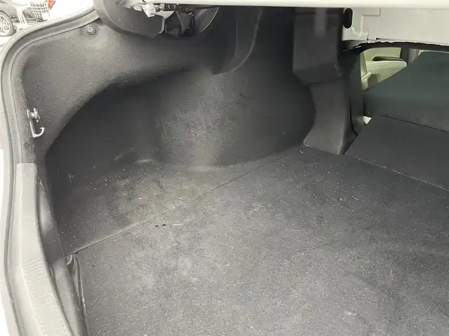 トヨタ カムリ G レザーパッケージ 滋賀県 2021(令3)年 7.4万km プラチナホワイトパールマイカ ワンオーナー/純正8インチナビ/(AM/FM/BT/USB/フルセグTV)/白革シート/シートヒーター/パワーシート/コーナーセンサー/ブラインドスポットモニター/ビルトインETC/ドライブレコーダー/バックカメラ/トヨタセーフティセンス/・プリクラッシュセーフティ/・レーントレーシングアシスト/・オートマチックハイビーム/・レーダークルーズコントロール/電動サンシェード/電動サイドブレーキ/オートホールド/オートライト/革巻きステアリング/ステアリングスイッチ/横滑り防止装置/積込スタッドレスタイヤ/プッシュスタート/電格ウインカーミラー