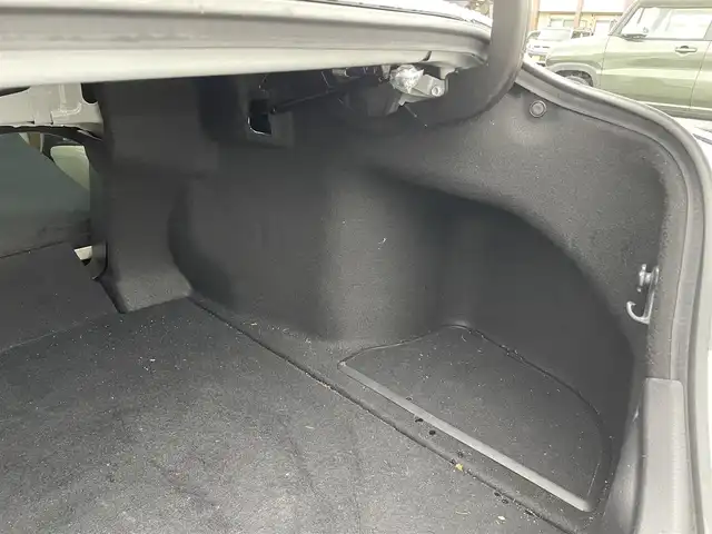 トヨタ カムリ G レザーパッケージ 滋賀県 2021(令3)年 7.4万km プラチナホワイトパールマイカ ワンオーナー/純正8インチナビ/(AM/FM/BT/USB/フルセグTV)/白革シート/シートヒーター/パワーシート/コーナーセンサー/ブラインドスポットモニター/ビルトインETC/ドライブレコーダー/バックカメラ/トヨタセーフティセンス/・プリクラッシュセーフティ/・レーントレーシングアシスト/・オートマチックハイビーム/・レーダークルーズコントロール/電動サンシェード/電動サイドブレーキ/オートホールド/オートライト/革巻きステアリング/ステアリングスイッチ/横滑り防止装置/積込スタッドレスタイヤ/プッシュスタート/電格ウインカーミラー