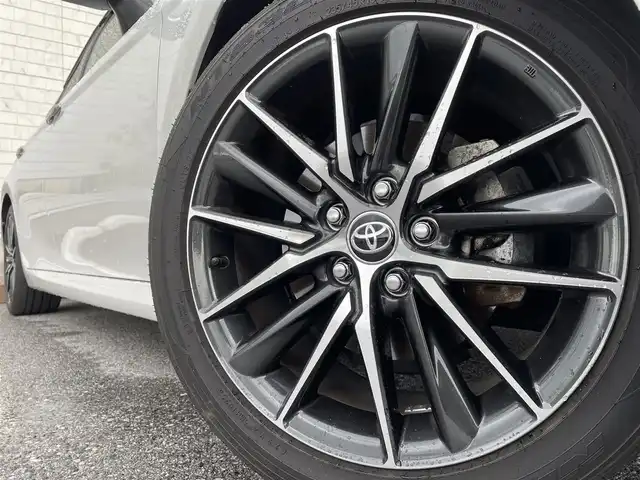トヨタ カムリ G レザーパッケージ 滋賀県 2021(令3)年 7.4万km プラチナホワイトパールマイカ ワンオーナー/純正8インチナビ/(AM/FM/BT/USB/フルセグTV)/白革シート/シートヒーター/パワーシート/コーナーセンサー/ブラインドスポットモニター/ビルトインETC/ドライブレコーダー/バックカメラ/トヨタセーフティセンス/・プリクラッシュセーフティ/・レーントレーシングアシスト/・オートマチックハイビーム/・レーダークルーズコントロール/電動サンシェード/電動サイドブレーキ/オートホールド/オートライト/革巻きステアリング/ステアリングスイッチ/横滑り防止装置/積込スタッドレスタイヤ/プッシュスタート/電格ウインカーミラー