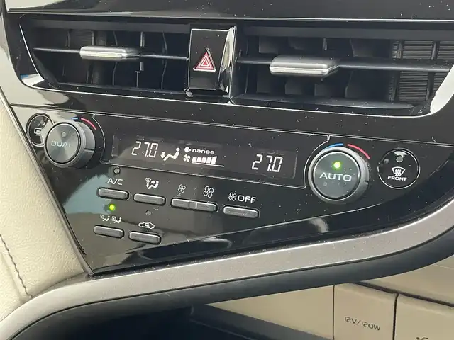 トヨタ カムリ G レザーパッケージ 滋賀県 2021(令3)年 7.4万km プラチナホワイトパールマイカ ワンオーナー/純正8インチナビ/(AM/FM/BT/USB/フルセグTV)/白革シート/シートヒーター/パワーシート/コーナーセンサー/ブラインドスポットモニター/ビルトインETC/ドライブレコーダー/バックカメラ/トヨタセーフティセンス/・プリクラッシュセーフティ/・レーントレーシングアシスト/・オートマチックハイビーム/・レーダークルーズコントロール/電動サンシェード/電動サイドブレーキ/オートホールド/オートライト/革巻きステアリング/ステアリングスイッチ/横滑り防止装置/積込スタッドレスタイヤ/プッシュスタート/電格ウインカーミラー