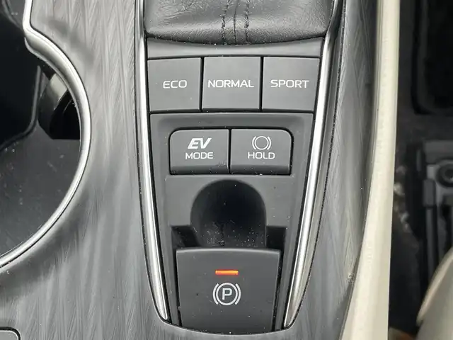 トヨタ カムリ G レザーパッケージ 滋賀県 2021(令3)年 7.4万km プラチナホワイトパールマイカ ワンオーナー/純正8インチナビ/(AM/FM/BT/USB/フルセグTV)/白革シート/シートヒーター/パワーシート/コーナーセンサー/ブラインドスポットモニター/ビルトインETC/ドライブレコーダー/バックカメラ/トヨタセーフティセンス/・プリクラッシュセーフティ/・レーントレーシングアシスト/・オートマチックハイビーム/・レーダークルーズコントロール/電動サンシェード/電動サイドブレーキ/オートホールド/オートライト/革巻きステアリング/ステアリングスイッチ/横滑り防止装置/積込スタッドレスタイヤ/プッシュスタート/電格ウインカーミラー