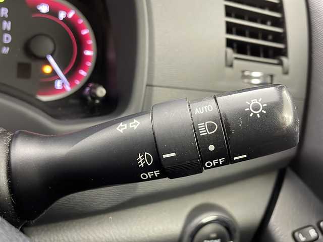 トヨタ アイシス プラタナ Vセレクション 千葉県 2013(平25)年 7.5万km ホワイトパールクリスタルシャイン 純正メモリーナビ/フルセグTV（TVキャンセラー付）/Bluetooth接続/バックカメラ/両側パワースライドドア/キセノンヘッドライト/ビルトインETC/スマートキー/プッシュスタート