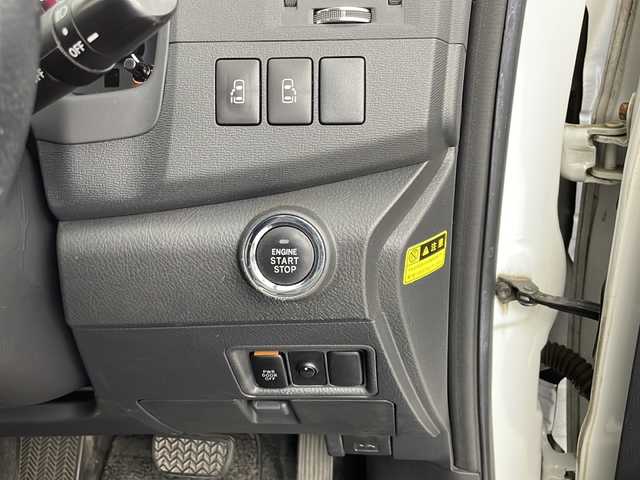 トヨタ アイシス プラタナ Vセレクション 千葉県 2013(平25)年 7.5万km ホワイトパールクリスタルシャイン 純正メモリーナビ/フルセグTV（TVキャンセラー付）/Bluetooth接続/バックカメラ/両側パワースライドドア/キセノンヘッドライト/ビルトインETC/スマートキー/プッシュスタート