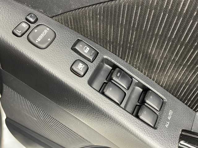 トヨタ アイシス プラタナ Vセレクション 千葉県 2013(平25)年 7.5万km ホワイトパールクリスタルシャイン 純正メモリーナビ/フルセグTV（TVキャンセラー付）/Bluetooth接続/バックカメラ/両側パワースライドドア/キセノンヘッドライト/ビルトインETC/スマートキー/プッシュスタート