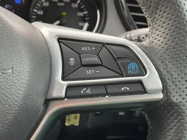 日産 エクストレイル ハイブリッド 20X 新潟県 2017(平29)年 8.1万km ブリリアントホワイトパール 4WD/社外SDナビ(AVIC-CL902XS)/CD/DVD/BT/フルセグテレビ/バックカメラ/ETC/ドライブレコーダー/衝突被害軽減ブレーキ/レーンキープアシスト/レーダークルーズコントロール/サンルーフ/革シート/パワーバックドア/コーナーセンサー/ステアリングスイッチ/スマートキー/プッシュスタート/LEDヘッドライト/オートライト/フォグランプ/純正20インチアルミホイール/社外18インチAW冬タイヤ車載