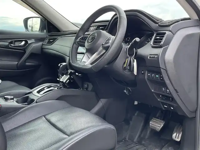 日産 エクストレイル ハイブリッド 20X 新潟県 2017(平29)年 8.1万km ブリリアントホワイトパール 4WD/社外SDナビ(AVIC-CL902XS)/CD/DVD/BT/フルセグテレビ/バックカメラ/ETC/ドライブレコーダー/衝突被害軽減ブレーキ/レーンキープアシスト/レーダークルーズコントロール/サンルーフ/革シート/パワーバックドア/コーナーセンサー/ステアリングスイッチ/スマートキー/プッシュスタート/LEDヘッドライト/オートライト/フォグランプ/純正20インチアルミホイール/社外18インチAW冬タイヤ車載