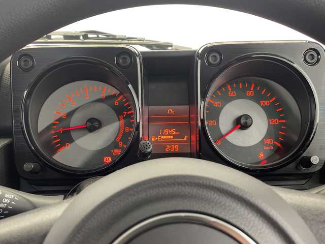 スズキ ジムニー XG 栃木県 2022(令4)年 1.2万km ジャングルグリーン ターボ/パートタイム4WD/純正8インチナビ(CN-RZ875)/(フルセグTV・Bluetooth・CD・DVD・SD・USB)/前方ドライブレコーダー/ETC/ダウンヒルアシストコントロール/ハロゲンヘッドランプ/オートライト/フロントフォグランプ(黄色)/リモコンキー/スペアキー/背面タイヤ/純正フロアマット/フルフラットシート