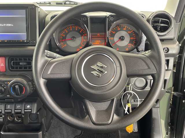 スズキ ジムニー XG 栃木県 2022(令4)年 1.2万km ジャングルグリーン ターボ/パートタイム4WD/純正8インチナビ(CN-RZ875)/(フルセグTV・Bluetooth・CD・DVD・SD・USB)/前方ドライブレコーダー/ETC/ダウンヒルアシストコントロール/ハロゲンヘッドランプ/オートライト/フロントフォグランプ(黄色)/リモコンキー/スペアキー/背面タイヤ/純正フロアマット/フルフラットシート