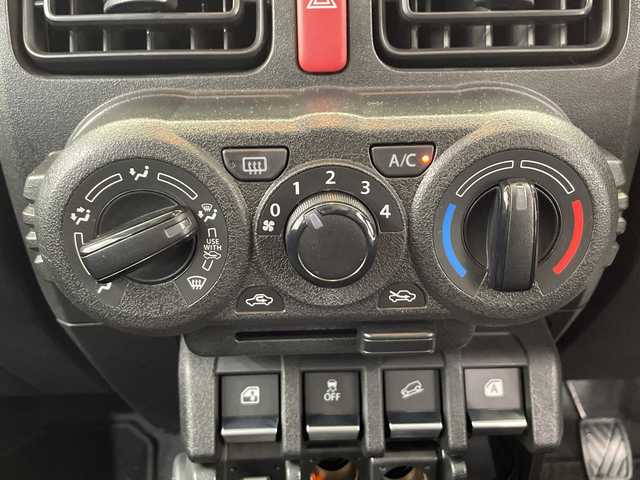 スズキ ジムニー XG 栃木県 2022(令4)年 1.2万km ジャングルグリーン ターボ/パートタイム4WD/純正8インチナビ(CN-RZ875)/(フルセグTV・Bluetooth・CD・DVD・SD・USB)/前方ドライブレコーダー/ETC/ダウンヒルアシストコントロール/ハロゲンヘッドランプ/オートライト/フロントフォグランプ(黄色)/リモコンキー/スペアキー/背面タイヤ/純正フロアマット/フルフラットシート